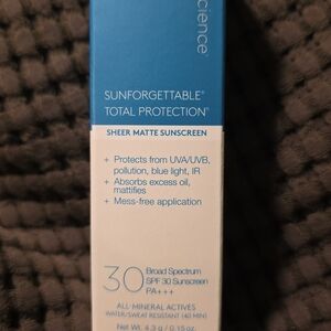 Colorescience Sheer Matte Sunscreen - Blue and Cream